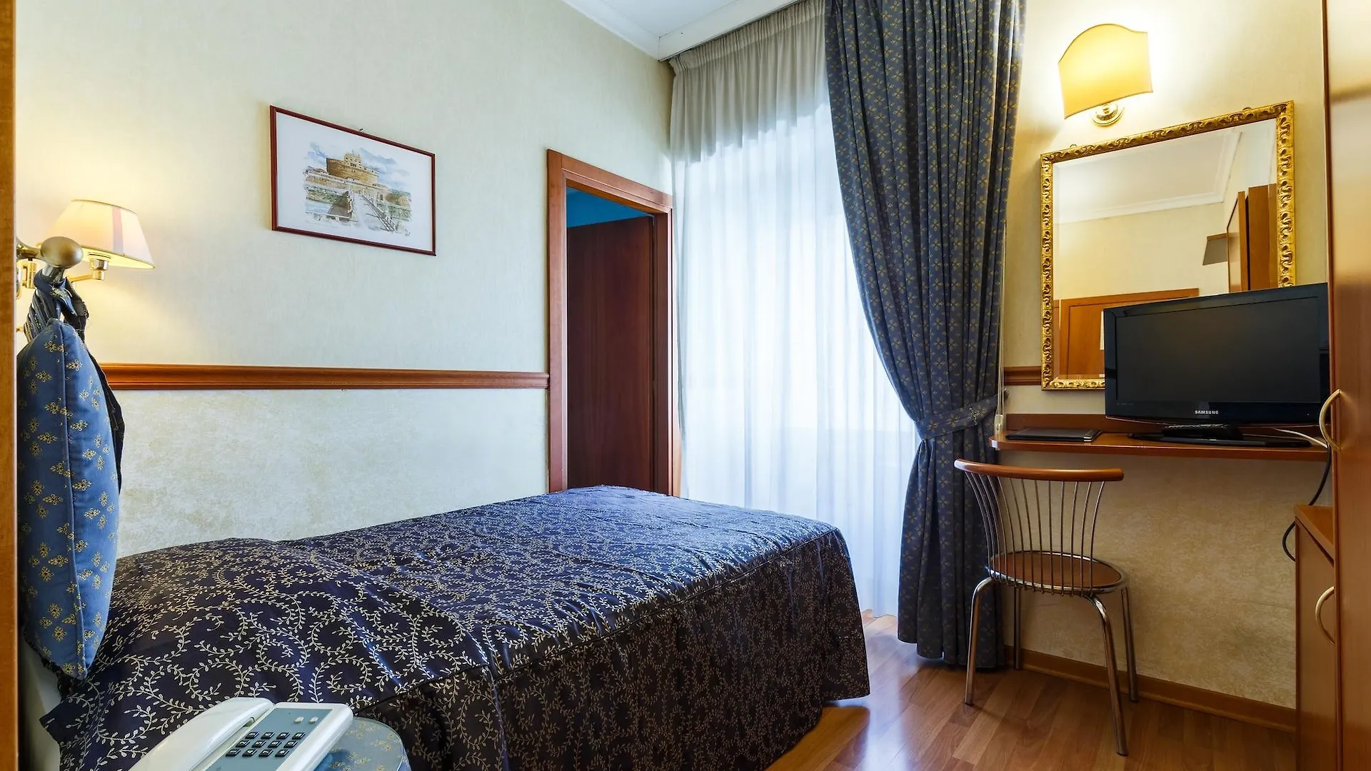 Hotel Paris Roma 3*,  İtalya